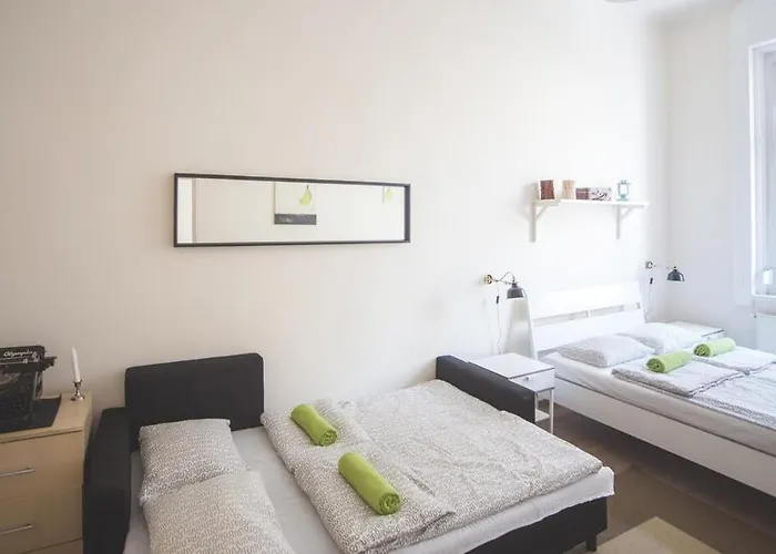 Sunny&modern Flat In Historic Building 公寓