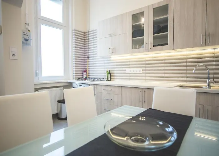 Sunny&modern Flat In Historic Building 公寓