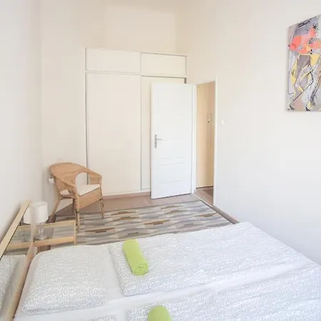 Sunny&modern Flat In Historic Building