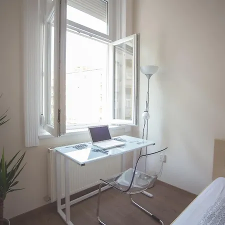 Sunny&modern Flat In Historic Building *