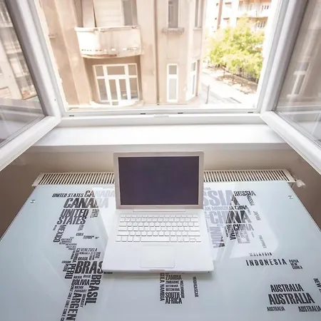 Sunny&modern Flat In Historic Building 아파트