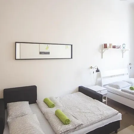 Sunny&modern Flat In Historic Building 아파트