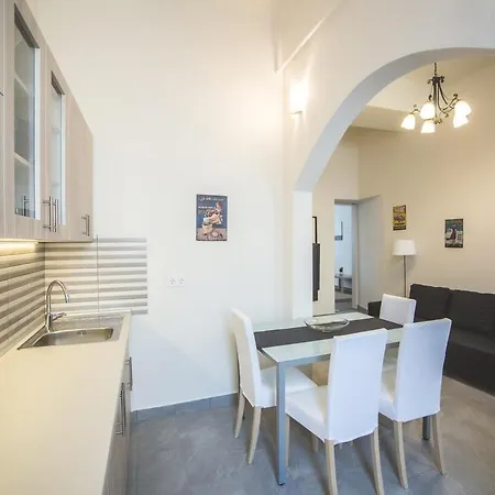 Sunny&modern Flat In Historic Building 아파트 *