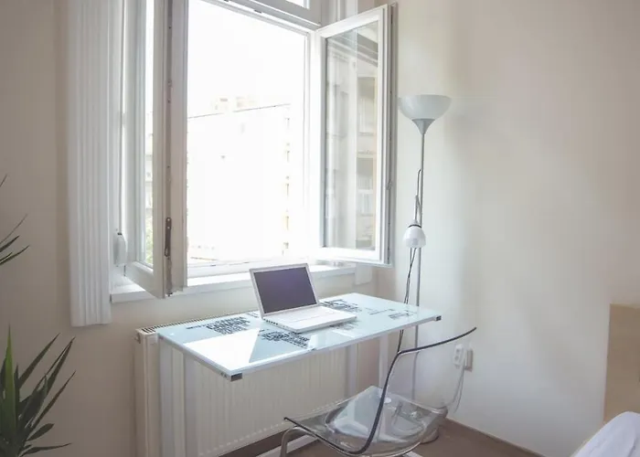 Sunny&modern Flat In Historic Building *