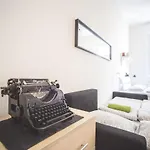 Sunny&modern Flat In Historic Building Апартаменты