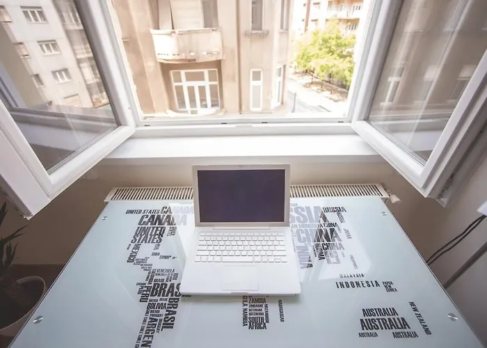 Sunny&modern Flat In Historic Building Lejlighed